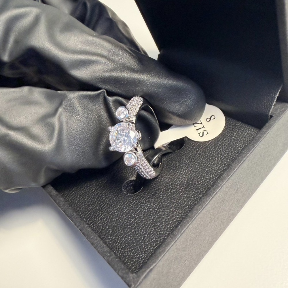 PIATELLA Silver-Toned Engagement Style CZ Ring Size 8